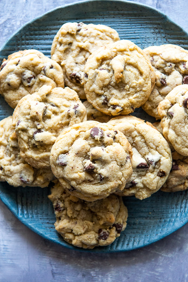 Perfectly Chewy and Crispy Chocolate Chip Cookies