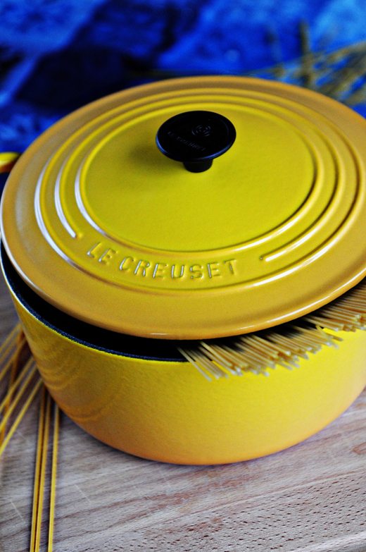 Le Creuset Cast Iron Round Skillet - Claudia&Julia