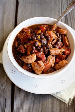 Simple Smoked Sausage Chili Recipe from dineanddish.net